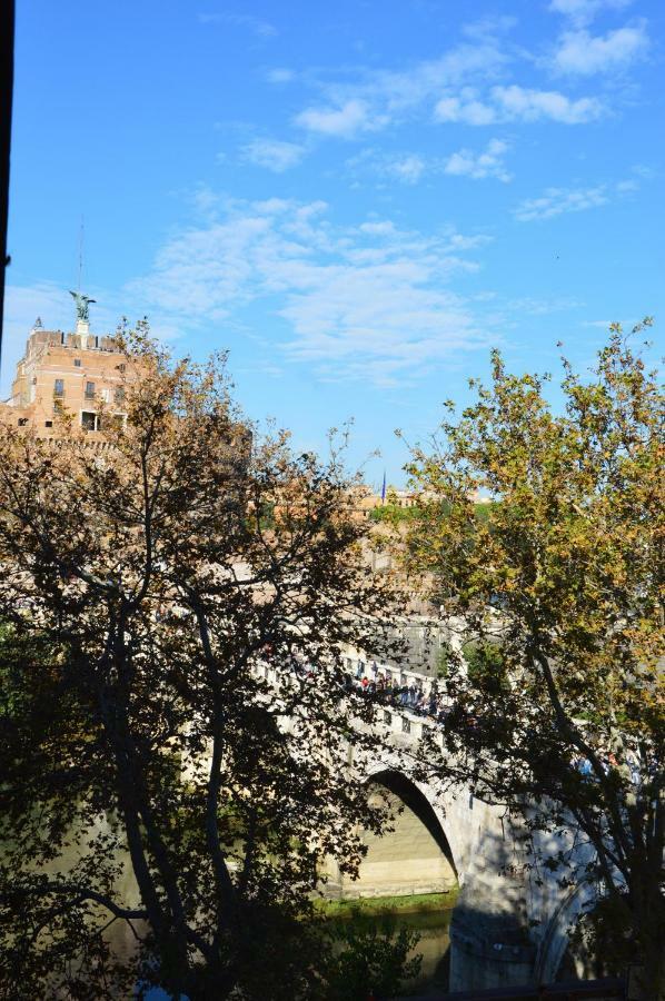 Una Finestra Su Castel Sant'Angelo Rome Bagian luar foto