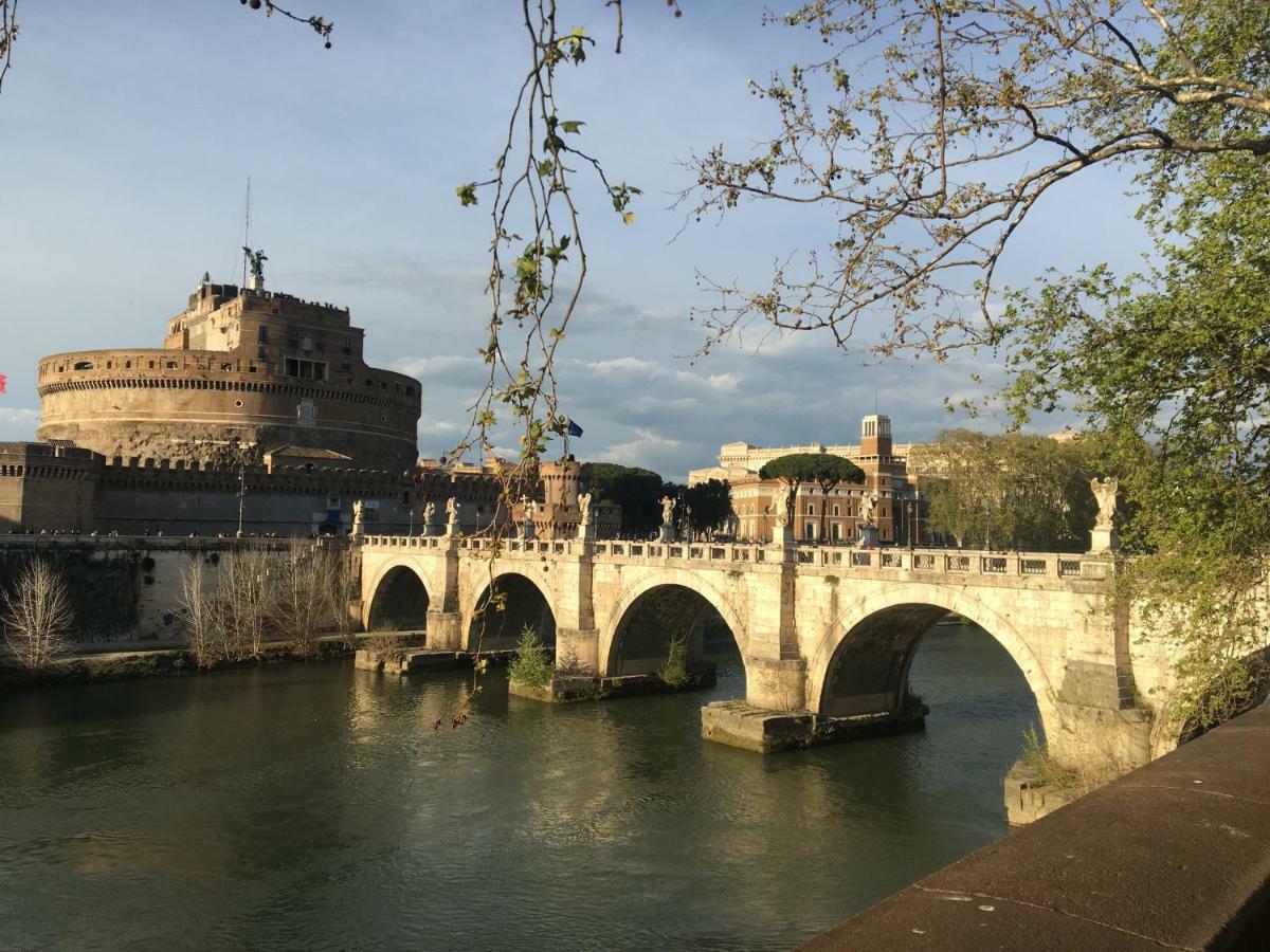 Una Finestra Su Castel Sant'Angelo Rome Bagian luar foto